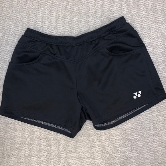 YONEX Badminton Shorts - Picture 1 of 3